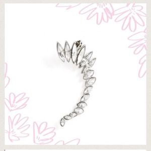 🎉HP🎉 Wing Cuffed Earring