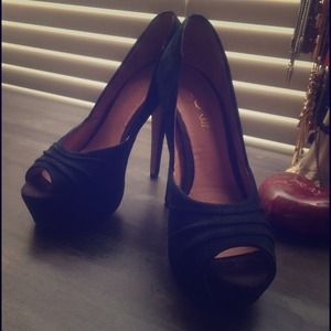 ⚡️FLASH SALE TODAY ⚡️ALDO suede peep toe  - SORGUN