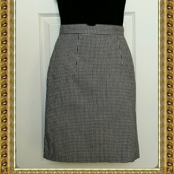 DONATED🎉HP🎊Hi-Waisted checked pencil skirt - Picture 2 of 3
