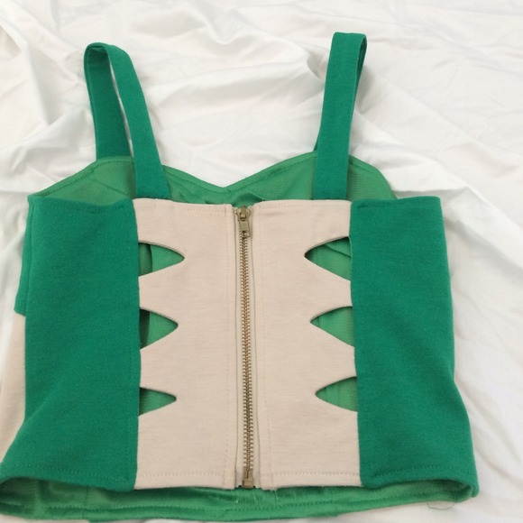 Crop top - Picture 2 of 4