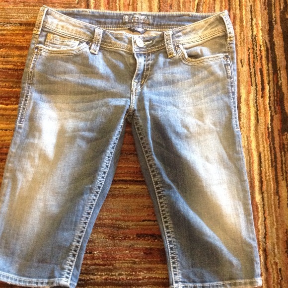Silver November Capri