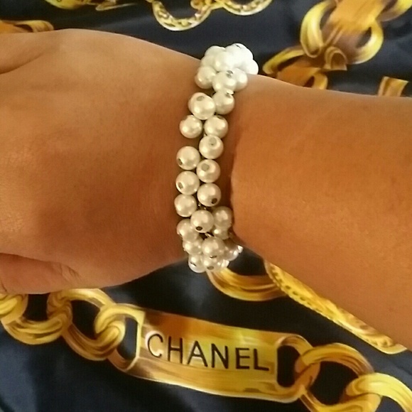 CLASSY PEARL LIKE BRACELET