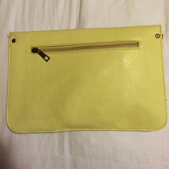 Light yellow small clutch - Picture 3 of 3