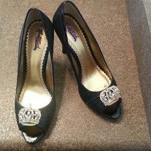 *FINAL SALE* Bob Hale fabric pumps.