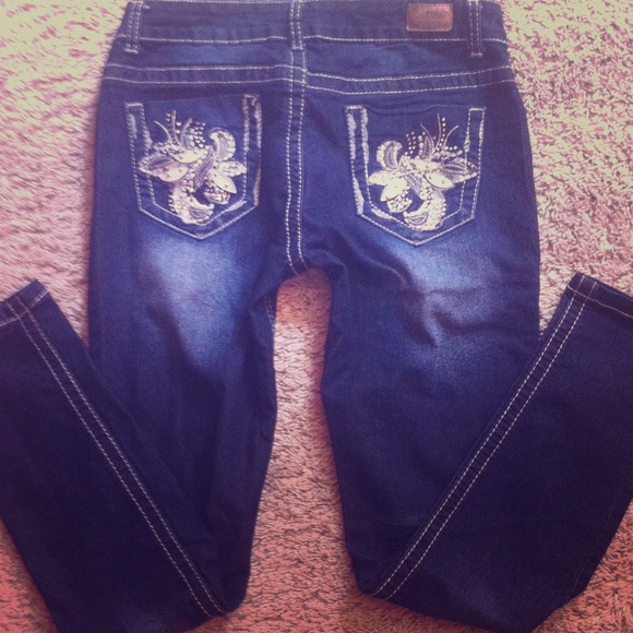 Juniors size 11 skinny stretch Reign jeans. BLING!
