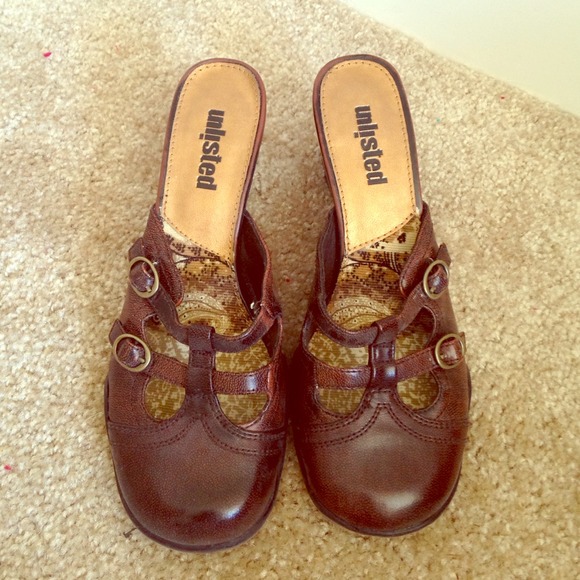 3" clogs