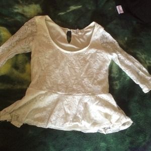 quarter sleeve crochet crop top