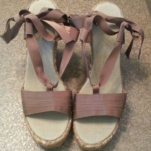 CLOSET CLEARANCE- NEW Tall espadrille sandal!