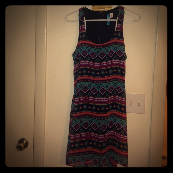 Buttons Aztec high-low, mini dress!