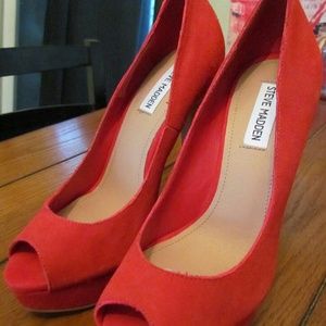 Steve madden Red Alliance pump NEVER WORN NWOT