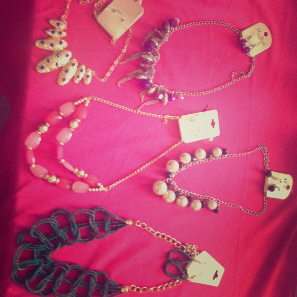 Jewlery necklaces with earrings bundle 7 sets