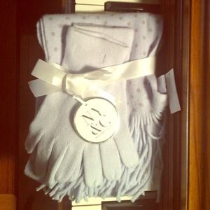 New York and company scarf with matching gloves !