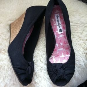 American Eagle black wedges