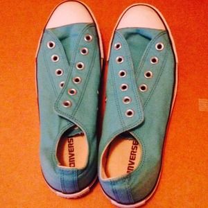 Converse tennis shoes