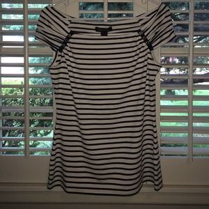 Cute off shoulder White House Black Market top!