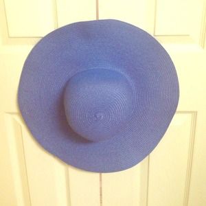 Classic blue sun hat !