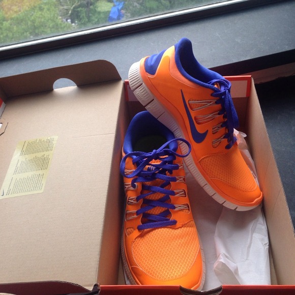 Women's NIKE Free 5.0 V2 Size 8.5