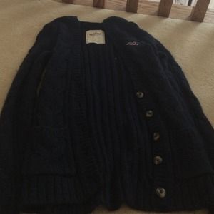 NAVY HOLLISTER SWEATER