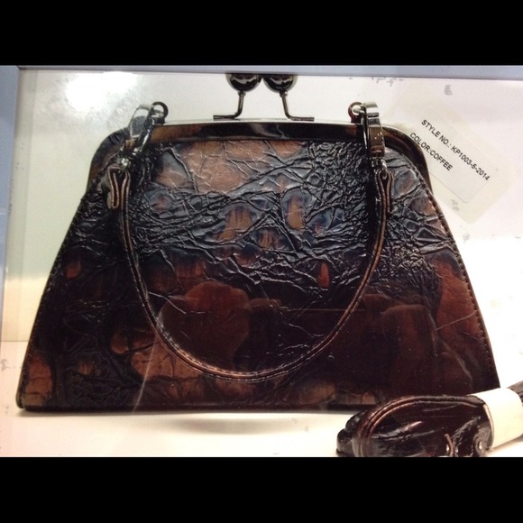 ⭐️BellaKiara Purse special.Vintage inspired⭐️ - Picture 4 of 4