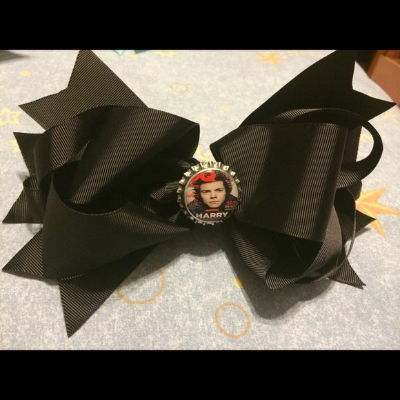 Large Black Harry Styles BottleCap Bow 1 Direction - Picture 1 of 4