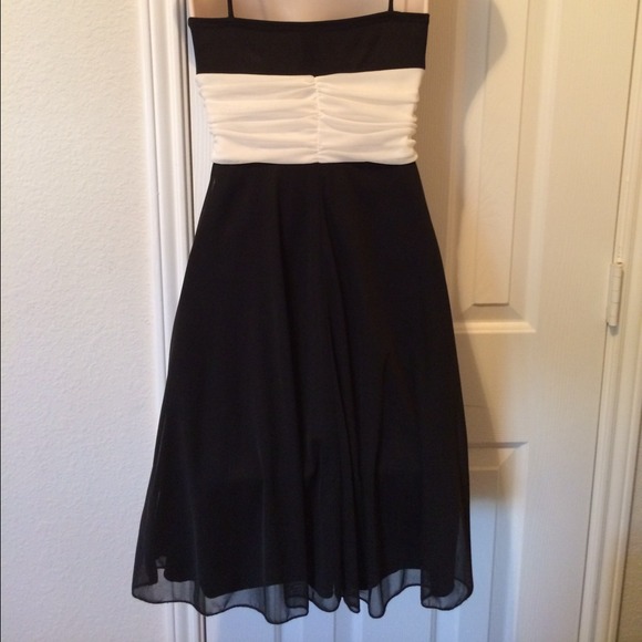 🔻Beautiful Windsor Formal. - Picture 3 of 3