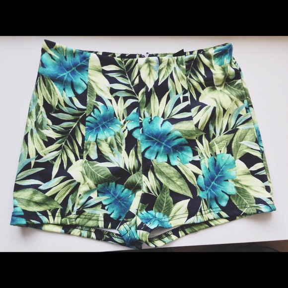 TROPICAL PRINT SHORTS - Picture 1 of 1
