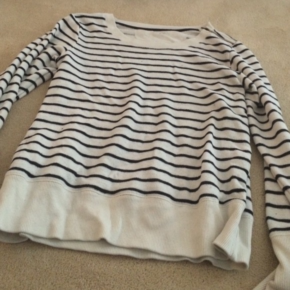 Black & creme sweater - Picture 1 of 1
