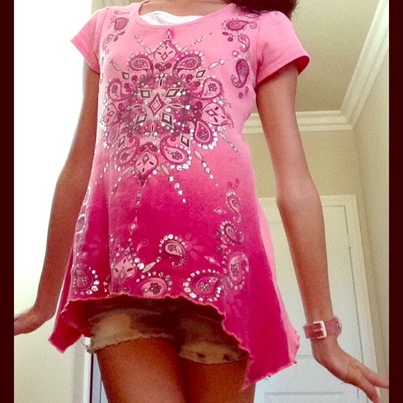 From the brand "beautees", a cute top