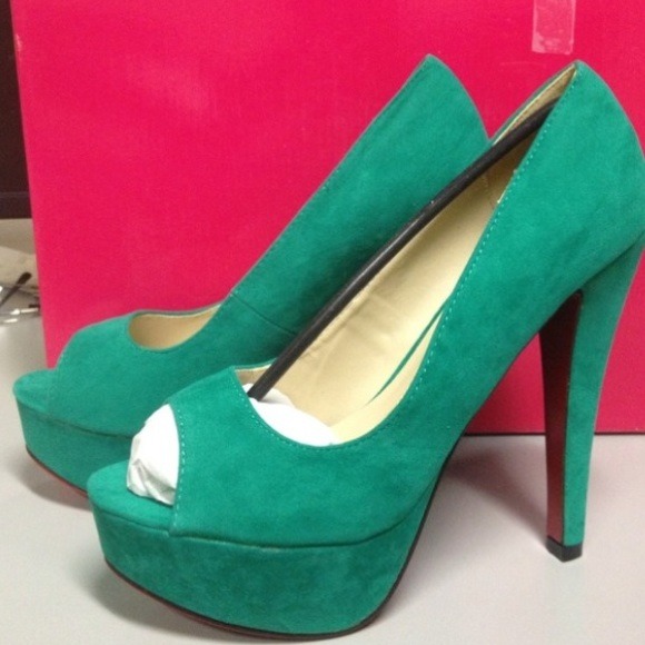🎉⭐HOST PICK⭐🎉 BRAND NEW BEAUTIFUL HEELS