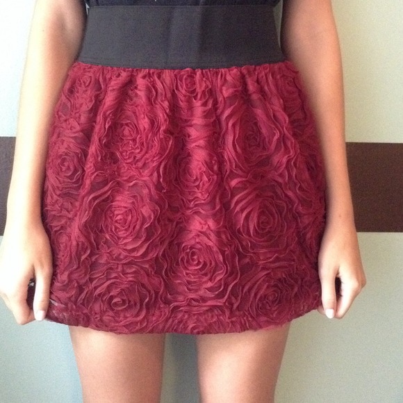 short skirt - Picture 3 of 4