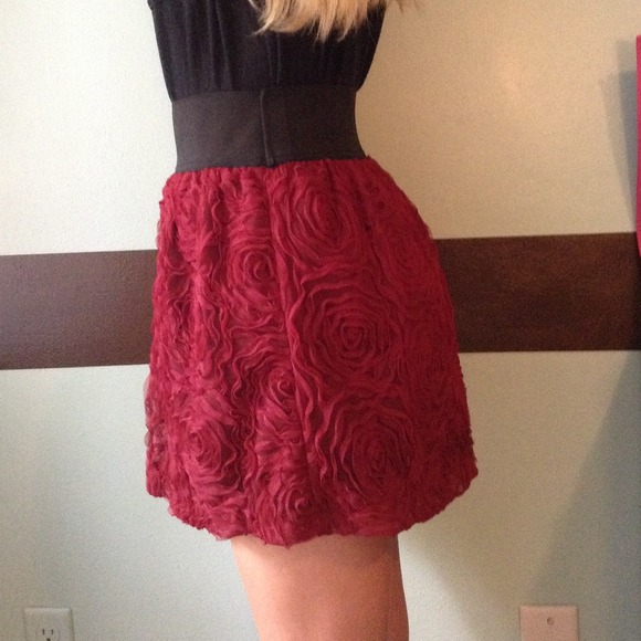 short skirt - Picture 4 of 4