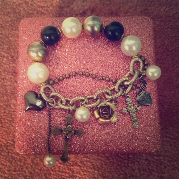 Cross charm bracelet - Picture 1 of 1