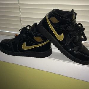 Jordan 1s size 5y