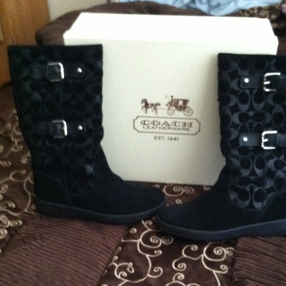 Coach boots authentic trade for black uggs