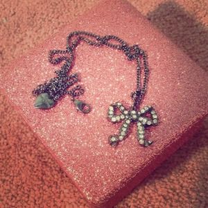 Bowtie necklace