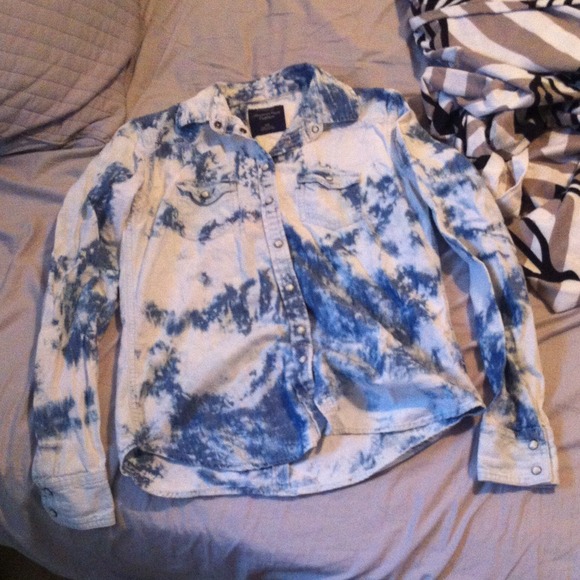 American Eagle acid wash denim jacket