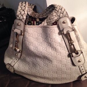 Cream Gucci Pelham Guccissima shoulder bag.
