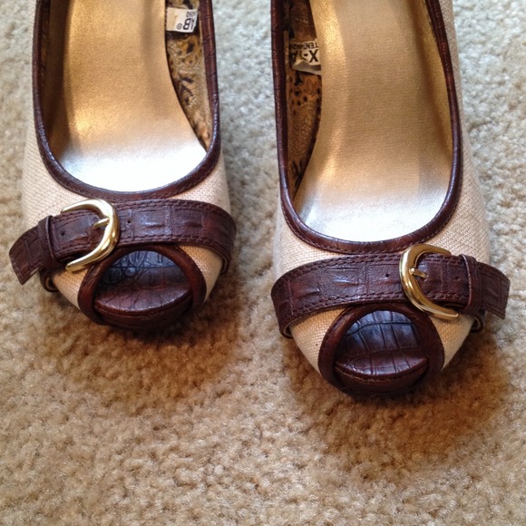 Linen Peep-Toe Pump - Picture 4 of 4