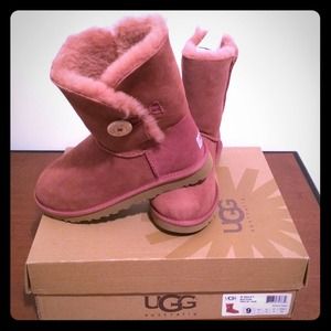 💯% authentic Bailey button Ugg $125