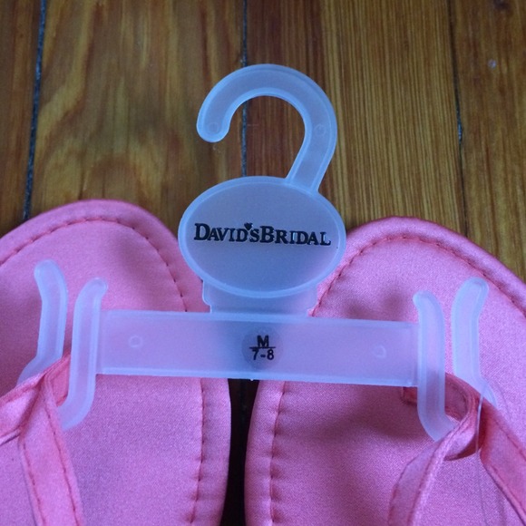 David's Bridal coral flip-flops NWT - Picture 2 of 3