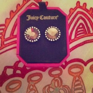 Stone stud earrings