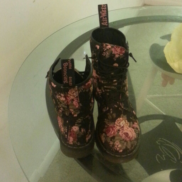Doc Martens floral boots - Picture 2 of 2