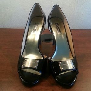 *JUST REDUCED/NEW* Michael Kors open toe pump