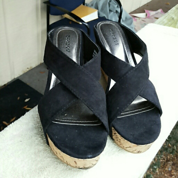 Black cork wedges