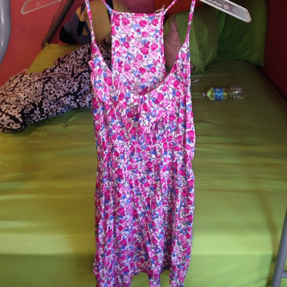 Cute floral dress,with some ruffled detailing!