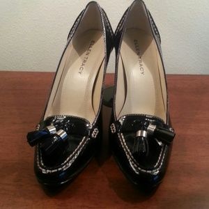 CLOSET CLEARANCE Ellen Tracy black patent pumps