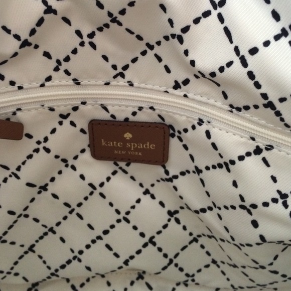 SOLD! Kate Spade Hand Bag - Picture 4 of 4