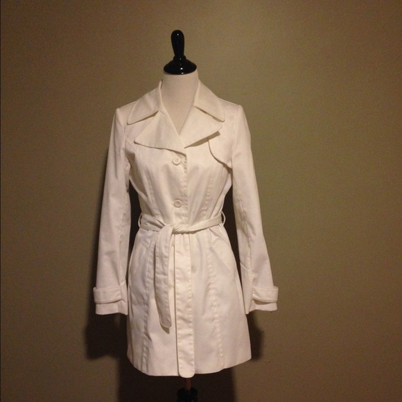 🔴SOLD🔴White trench coat