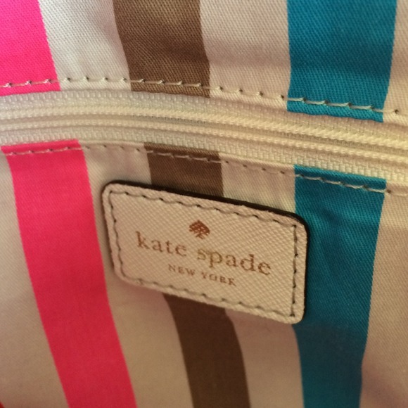 SOLD! Kate Spade Hand bag - Picture 4 of 4
