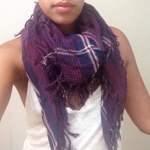 🔺SOLD🔺 Fringed scarf, plaid design